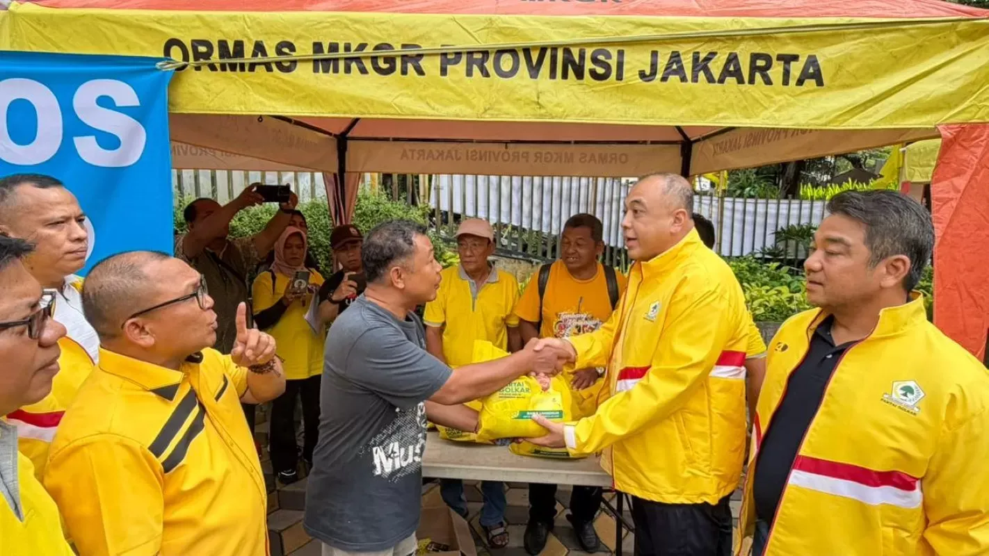 Syukuran Gelar Pahlawan Soeharto, Golkar DKI Jakarta Gelar Baksos 6.100 Paket Sembako Murah